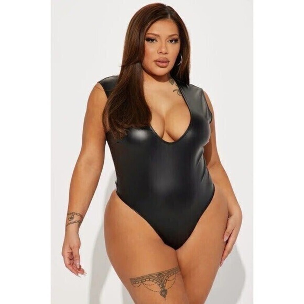 Scoop Neck Faux Leather Bodysuit Size‎ Large RefM28